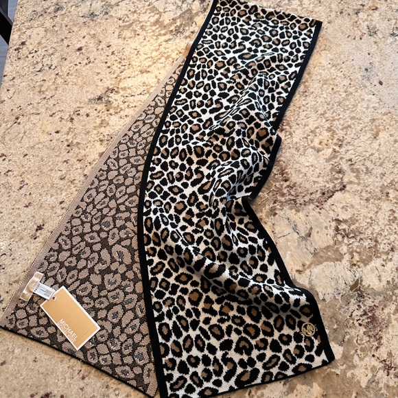 NWT Michael Kors leopard print winter Scarf - Picture 3 of 5